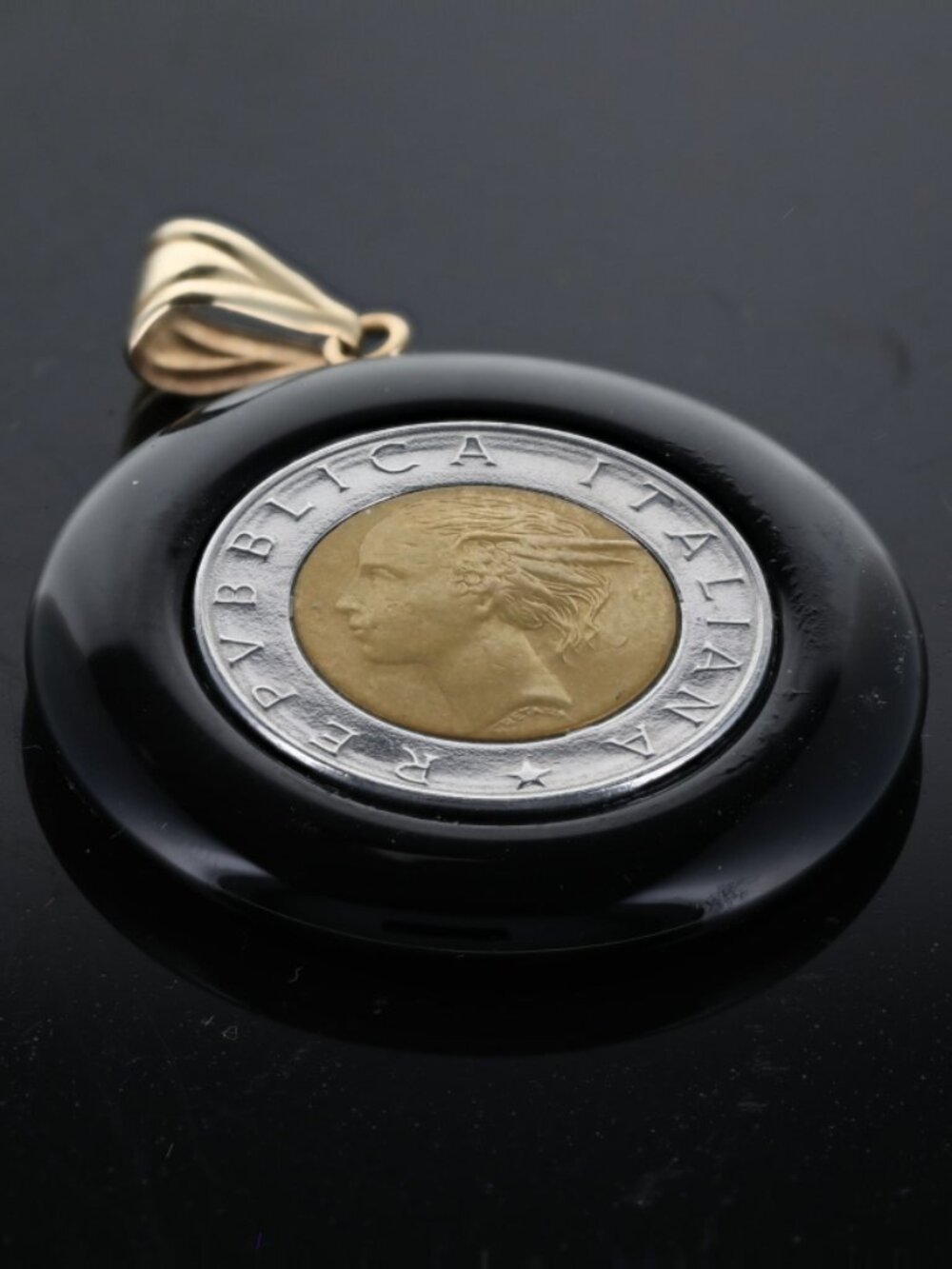 Bellezza Italian 500 Lira bimetallic coin pendant black onyx with 14 kt bail